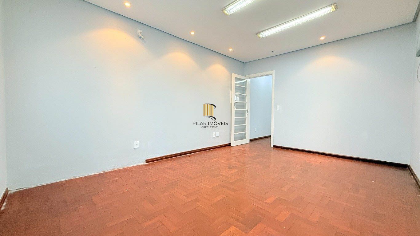 CASA 230m² 5 QUARTOS/SALAS, 3 VAGAS DE GARAGEM - USO RESIDENCIAL OU COMERCIAL