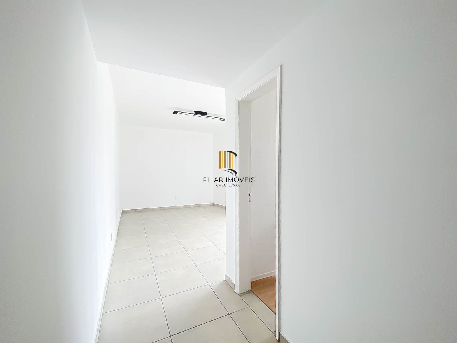 Sala Comercial à Venda na Av. Benjamin Constant – Andar Alto e Portaria