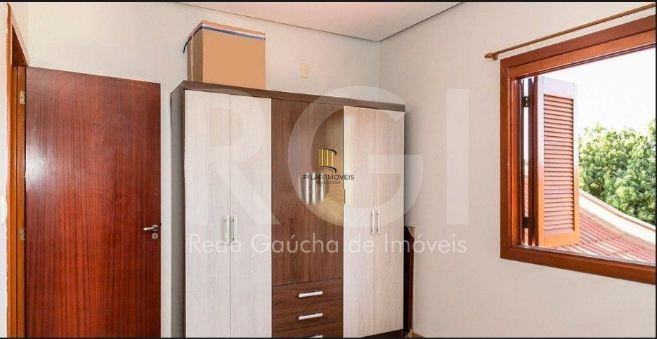 Casa para Venda - 287m², 4 dormitórios, sendo 1 suites, 4 vagas - Partenon