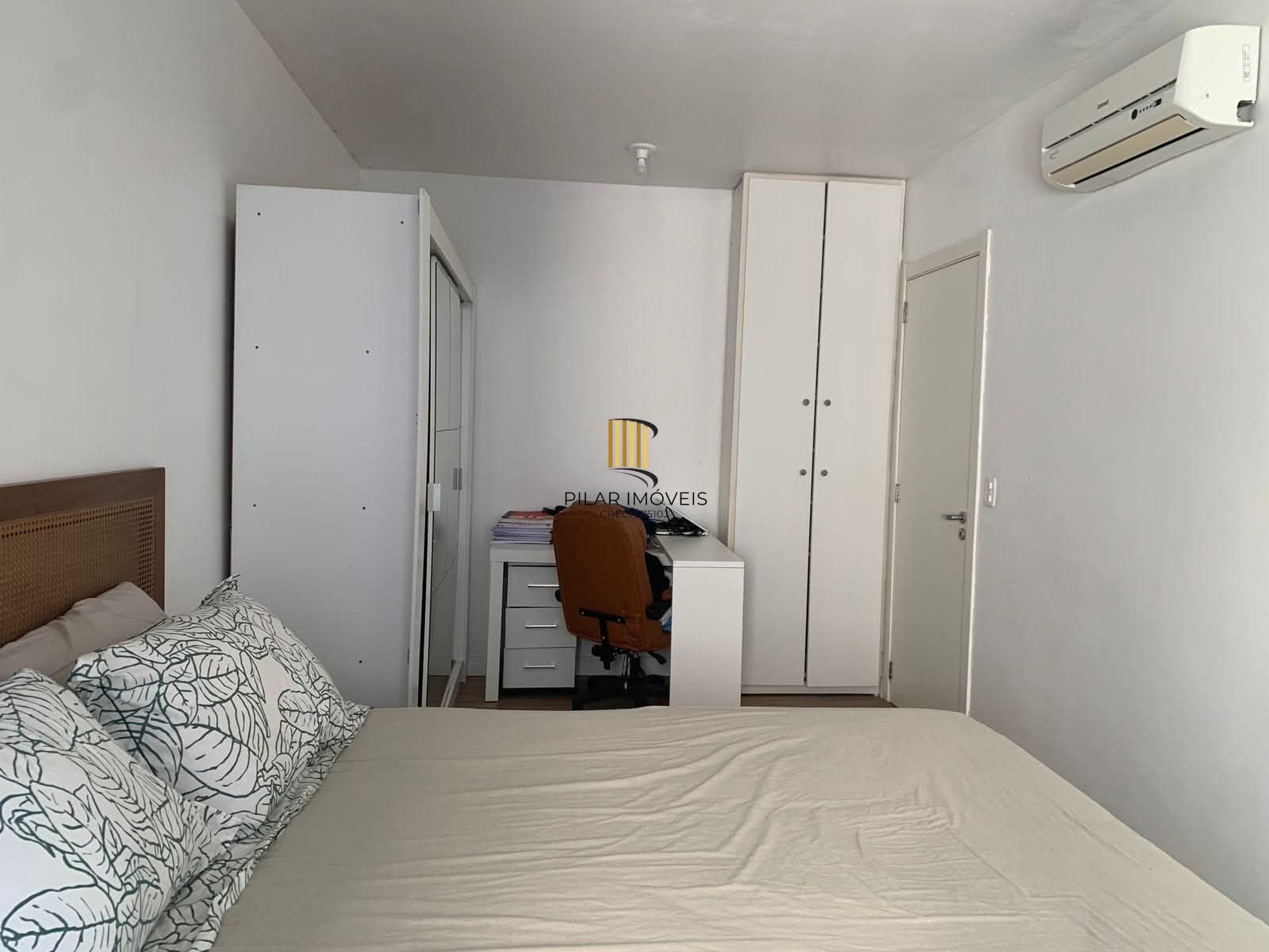 APARTAMENTO DE 2DORMITÓRIOS COM VAGA DE GARAGEM, EM PRÉDIO COM EXCELENTE PADRÃO CONSTRUTIVO.