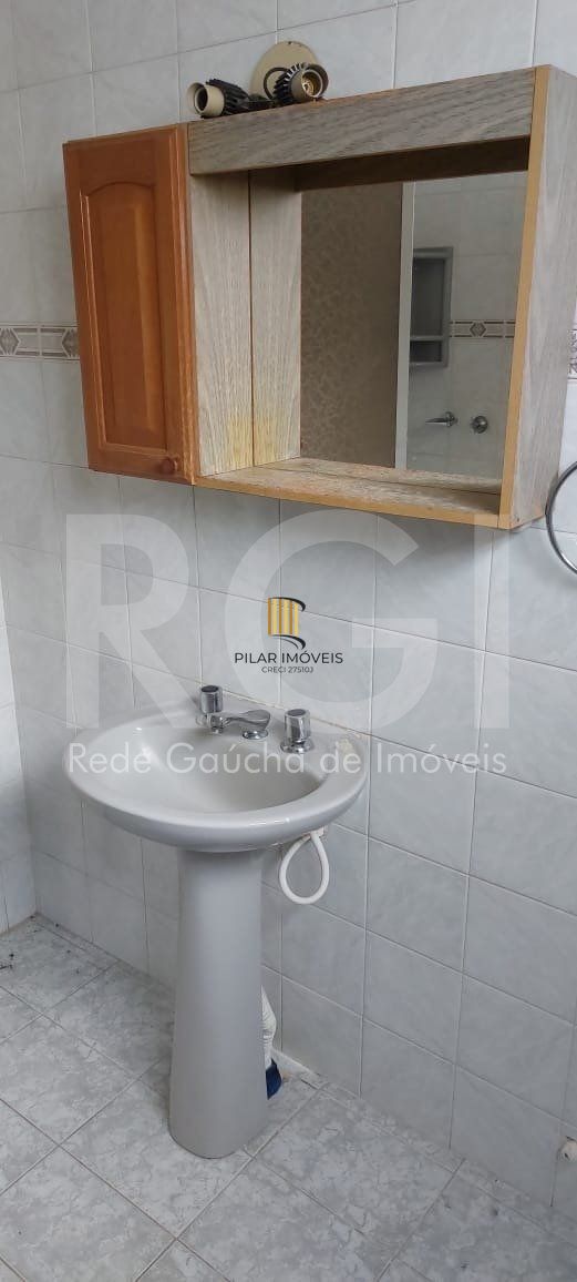 Apartamento com 3 quartos, 2 banheiros, desocupado e 1 vaga!