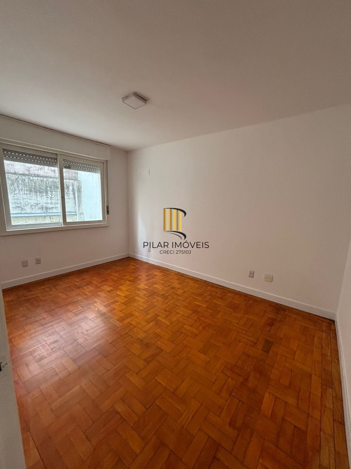 Apartamento amplo reformado com vaga de garagem  à venda na Marquês do Pombal