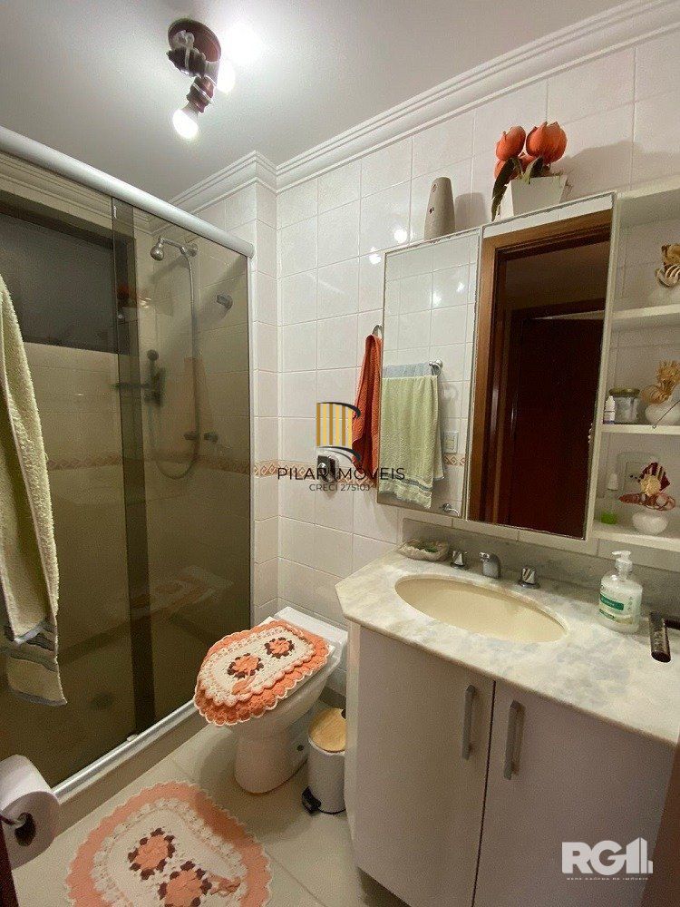 Apartamento 2 dormitórios com 2 vagas garagem na CIDADE BAIXA.