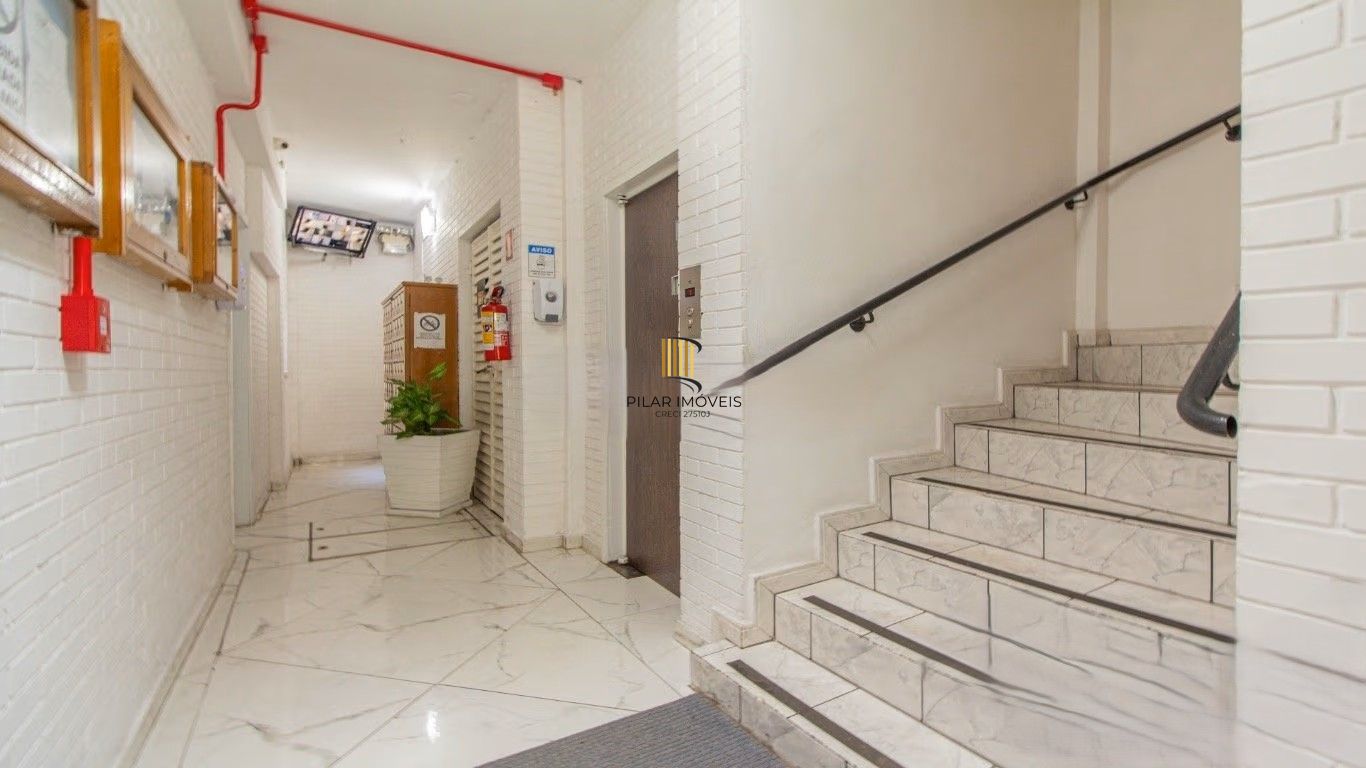 JK reformado e mobiliado a 100m da UFRGS - Rua Desembargador André da Rocha