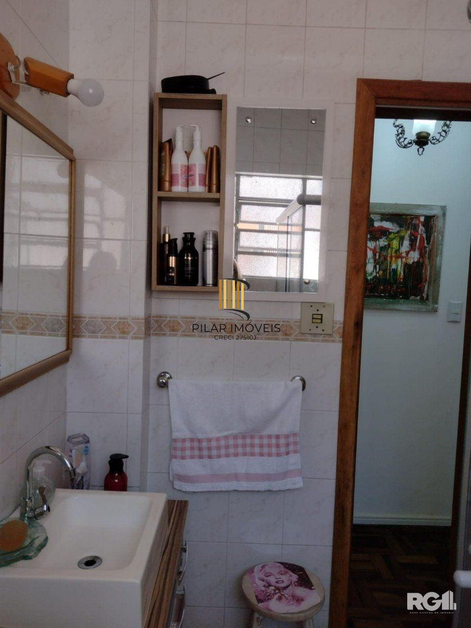 Apartamento de 2 dormitórios,  sala, cozinha, área de serviço separada, banheiro social