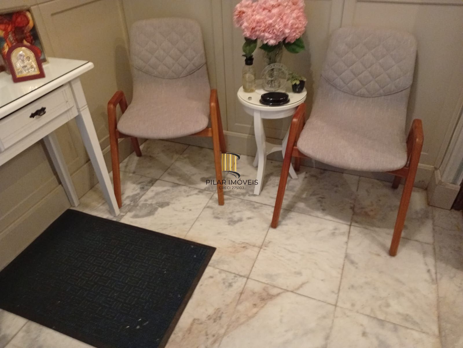 Casa com 5 quartos , 7 banheiros e pátio!