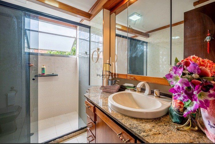 Apartamento  4 dormitórios, suite, de frente com sacada, 3 vagas de garagem, bai