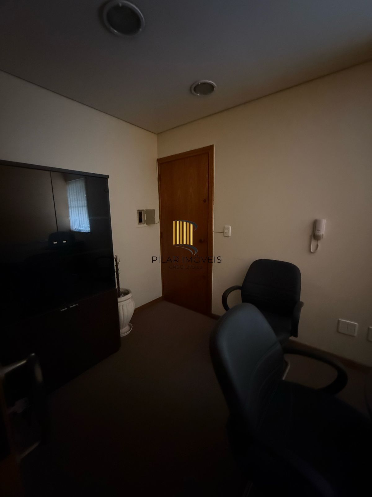 Sala comercial duplex,  área privativa de 71,68m², Bairro Azenha- Porto Alegre