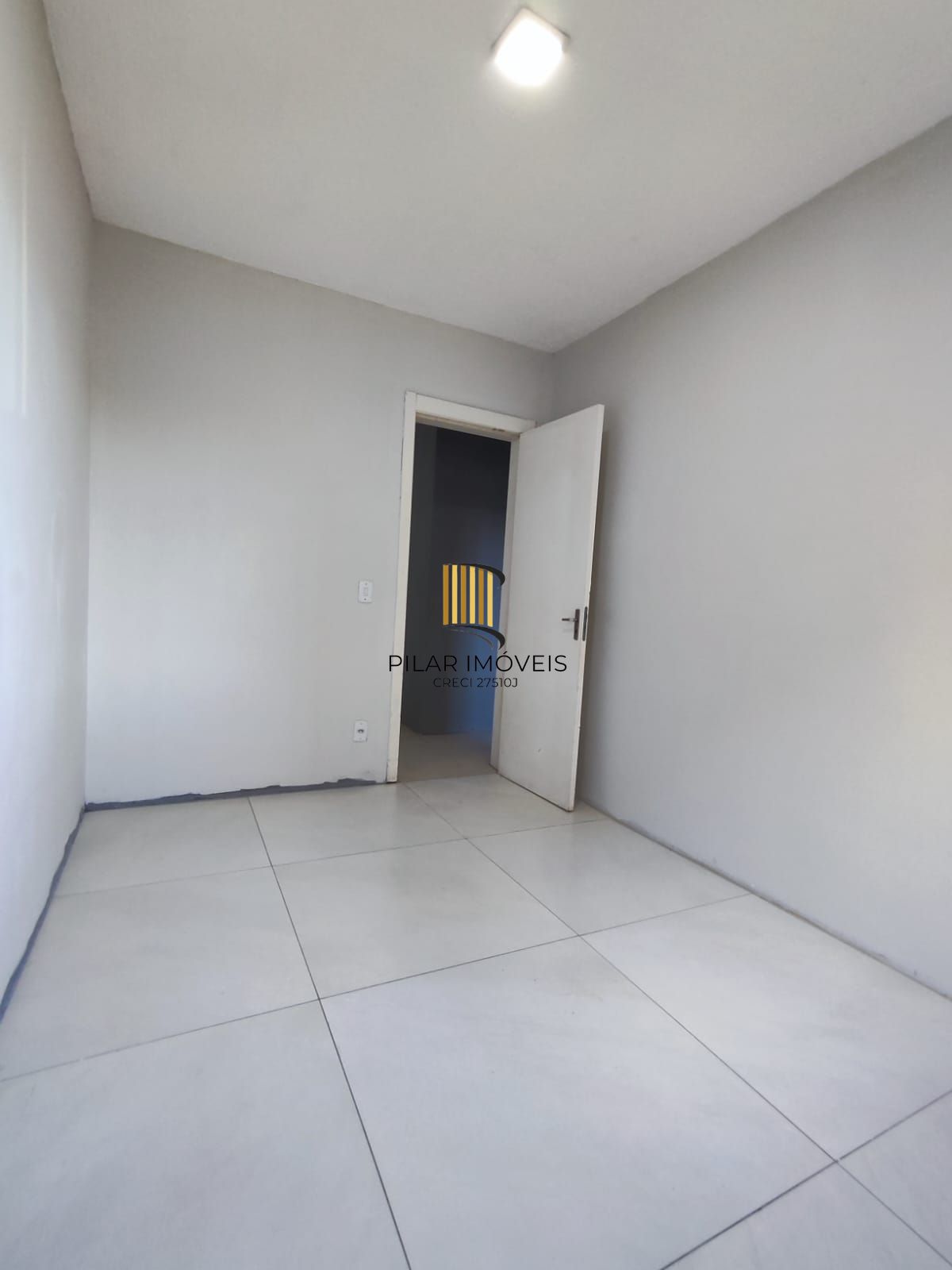 Apartamento 2 dormitórios com garagem