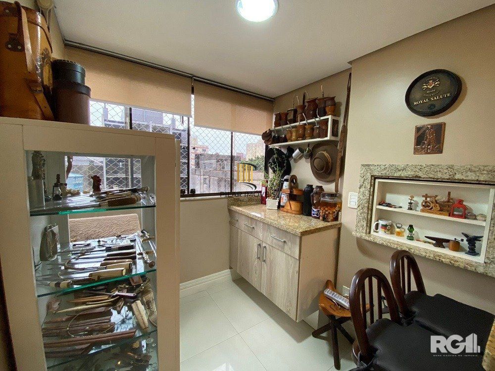 Apartamento 2 dormitórios com 2 vagas garagem na CIDADE BAIXA.