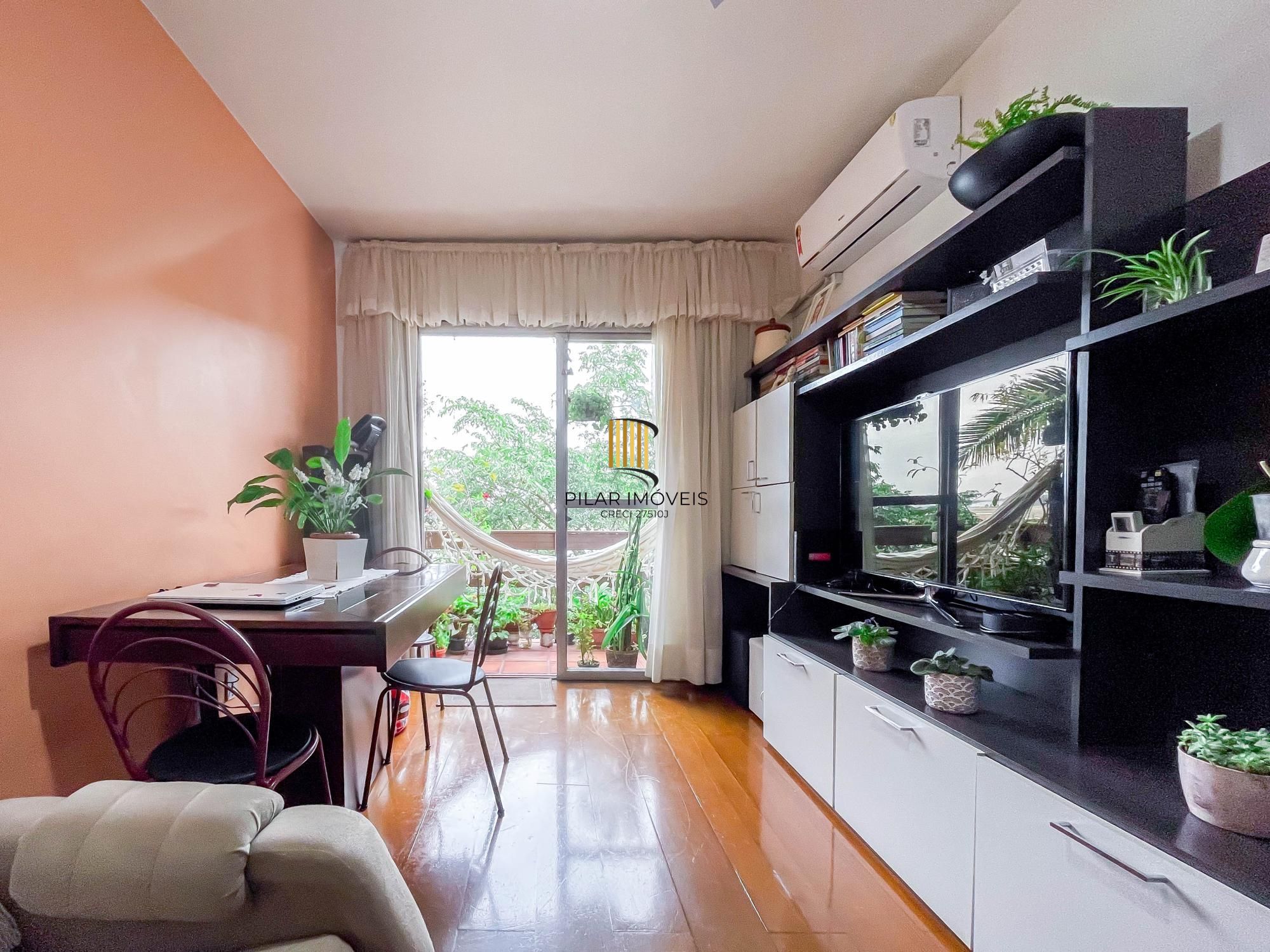 APARTAMENTO 1 DORMITÓRIO, SACADA, 1 VAGA - BAIRRO SÃO SEBASTIÃO