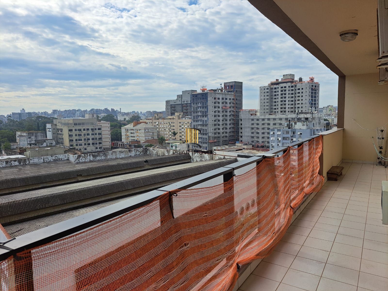 Apartamento  3 dormitórios, de frente com sacada, garagem , elevador, Bairro Cid