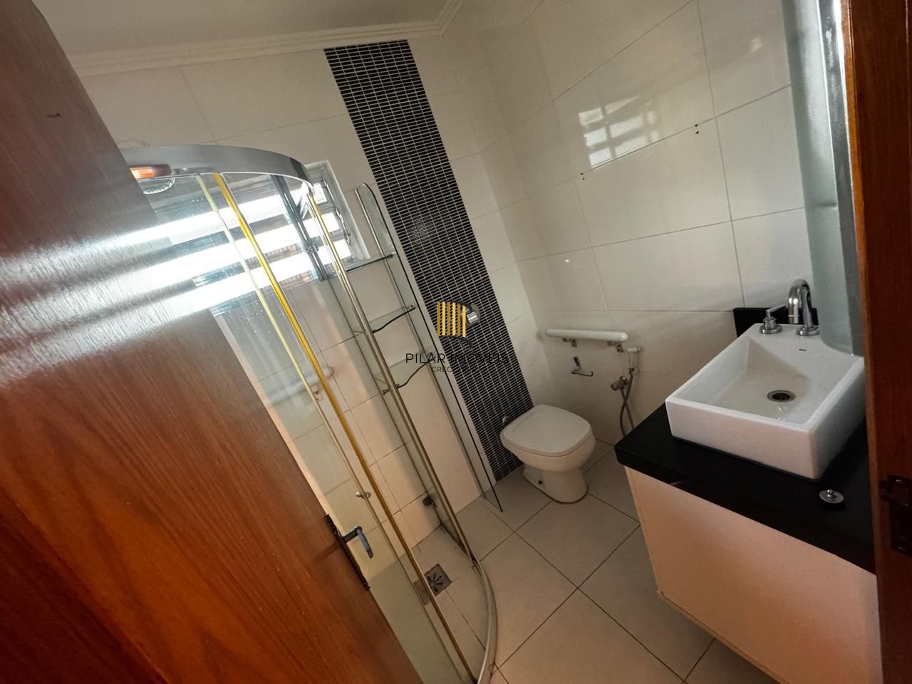 Apartamento no Centro Histórico de Porto Alegre – 2 dormitórios e 2 banheiros, dependência e elevador.