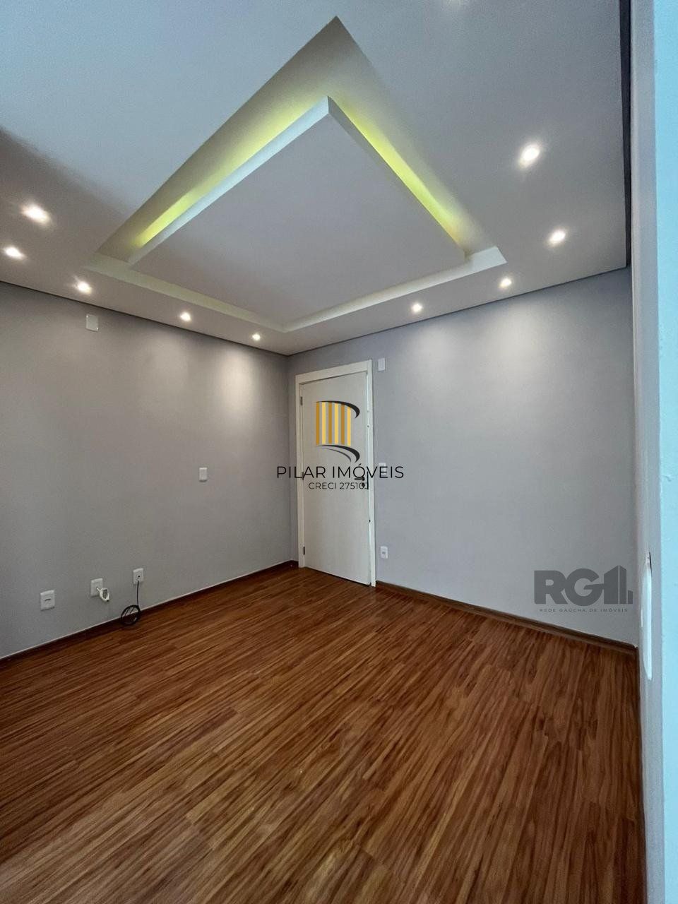 Ótima Casa Terrea,  2 dormitórios , 2 vagas de garagens bairro Hipica em Porto A