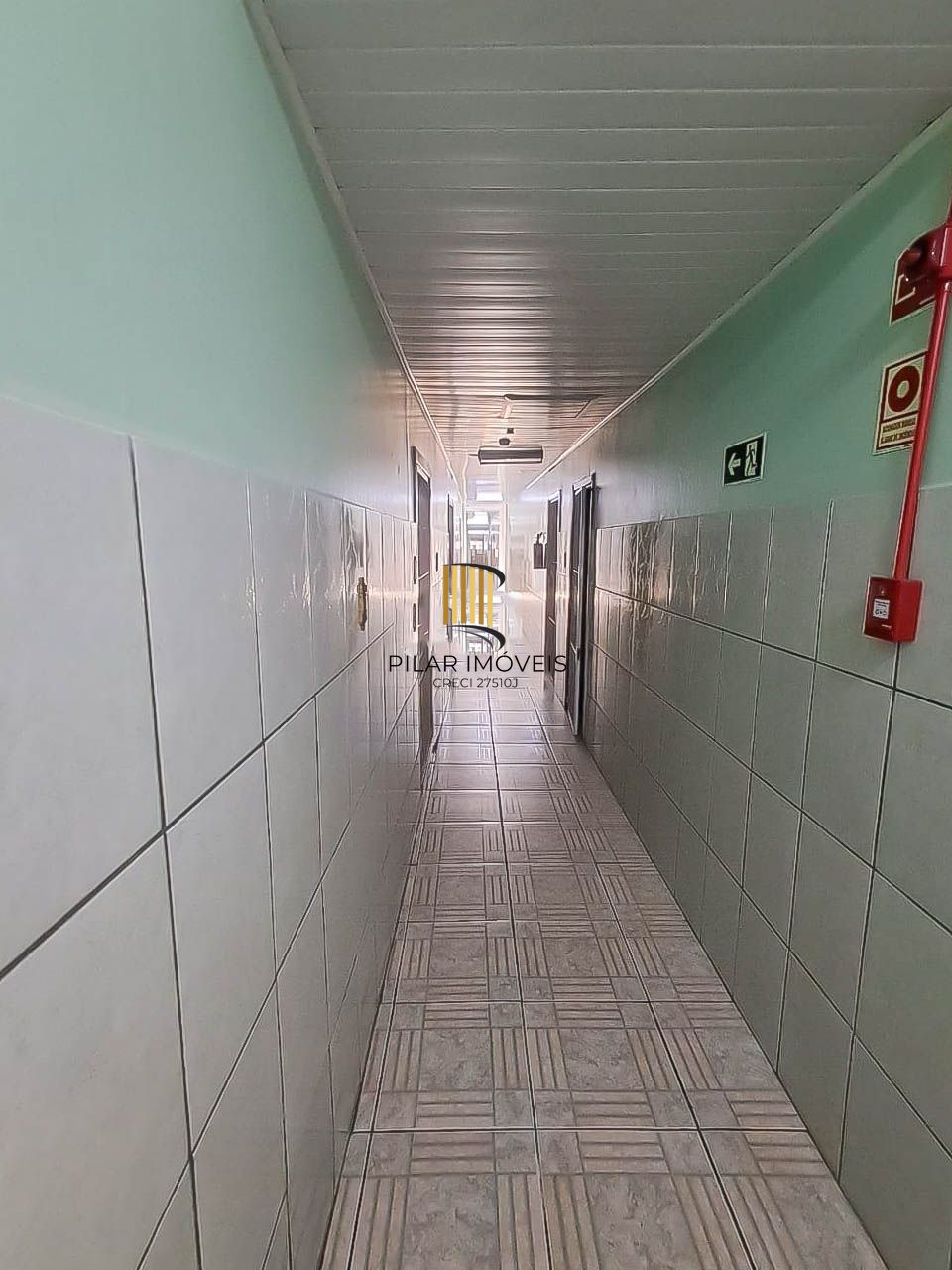 JK mobiliado à venda na Av. Azenha – Porto Alegre, pronto para morar