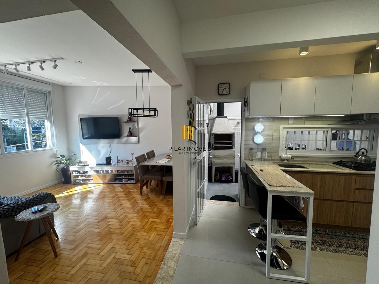 Apartamento de 2 Dormitórios totalmente reformado com churrasqueira