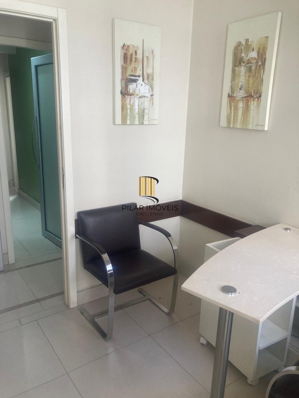 Sala Comercial à Venda na Rua dos Andradas – 47,10m² Semi Mobiliada – Excelente Oportunidade no Centro