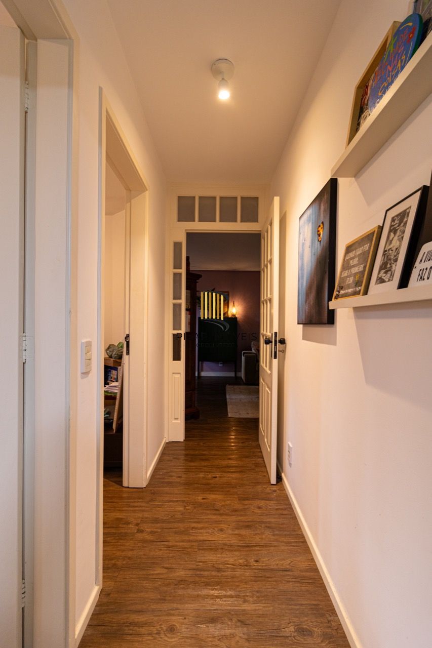 Apartamento 2 Dorm (1 Suíte) com 2 Banheiros, Vaga e Varanda – 87m² na Floresta