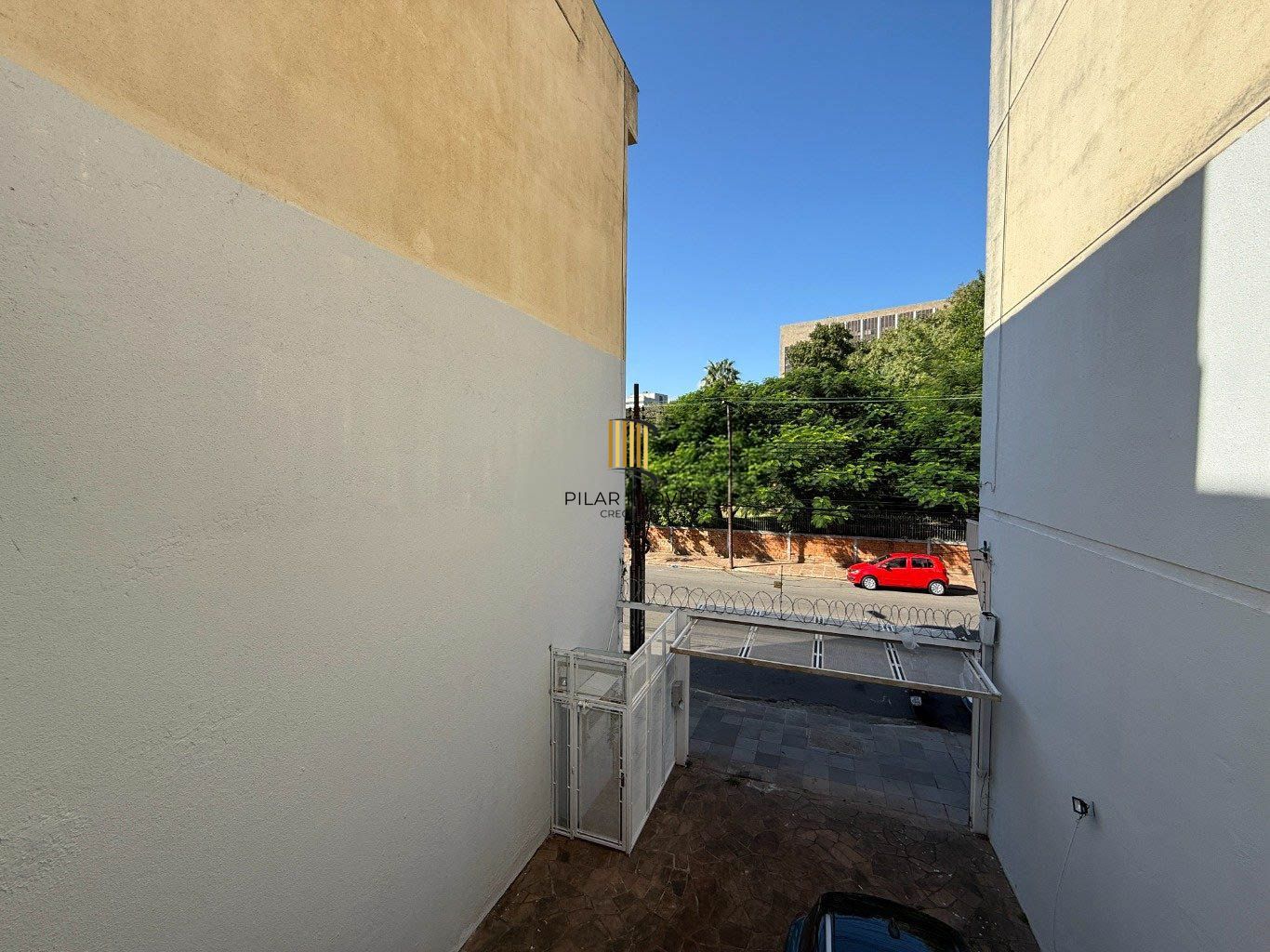 CASA 230m² 5 QUARTOS/SALAS, 3 VAGAS DE GARAGEM - USO RESIDENCIAL OU COMERCIAL