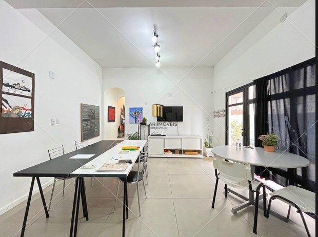 Casa para Venda - 3 dormitórios, sendo 1 suites, 2 vagas - Menino Deus