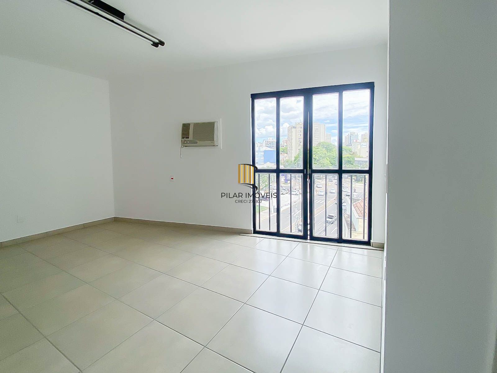 Sala Comercial à Venda na Av. Benjamin Constant – Andar Alto e Portaria