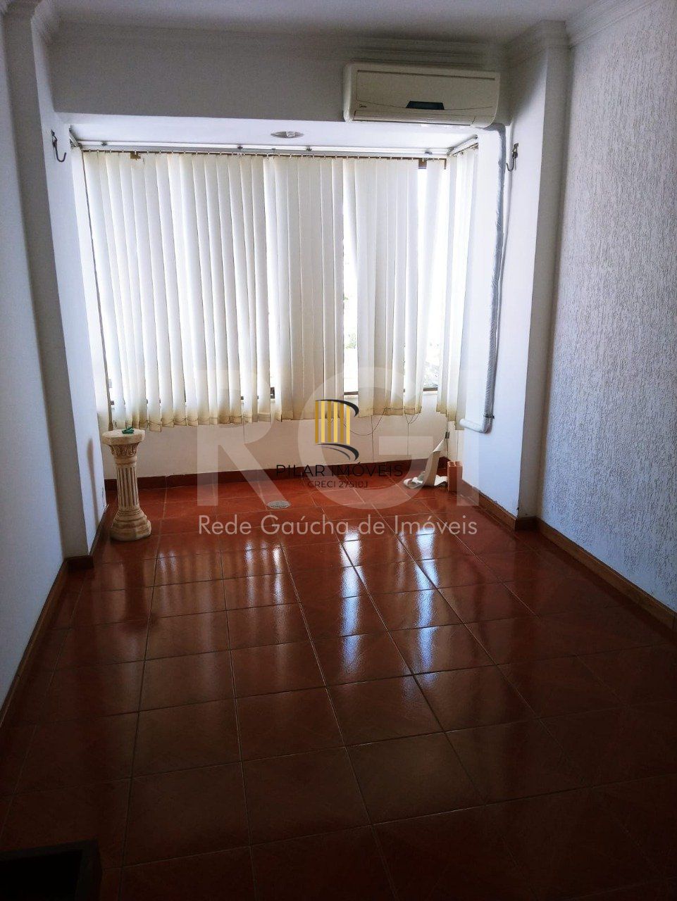 Apartamento desocupado, 2 quartos, andar alto, garagem  na Cidade Baixa.