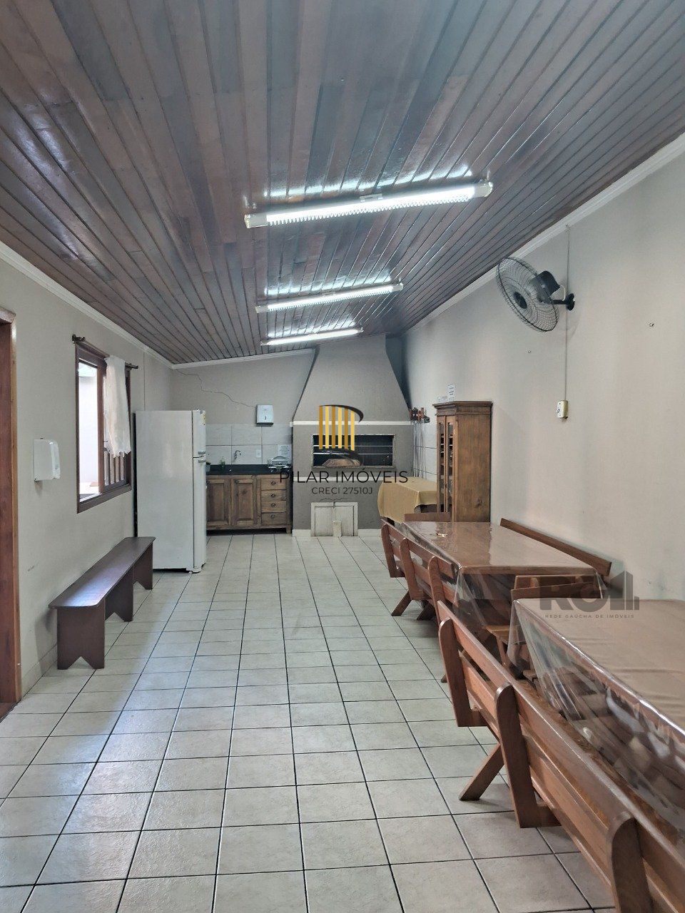 JK reformado na Cidade Baixa com portaria e elevador