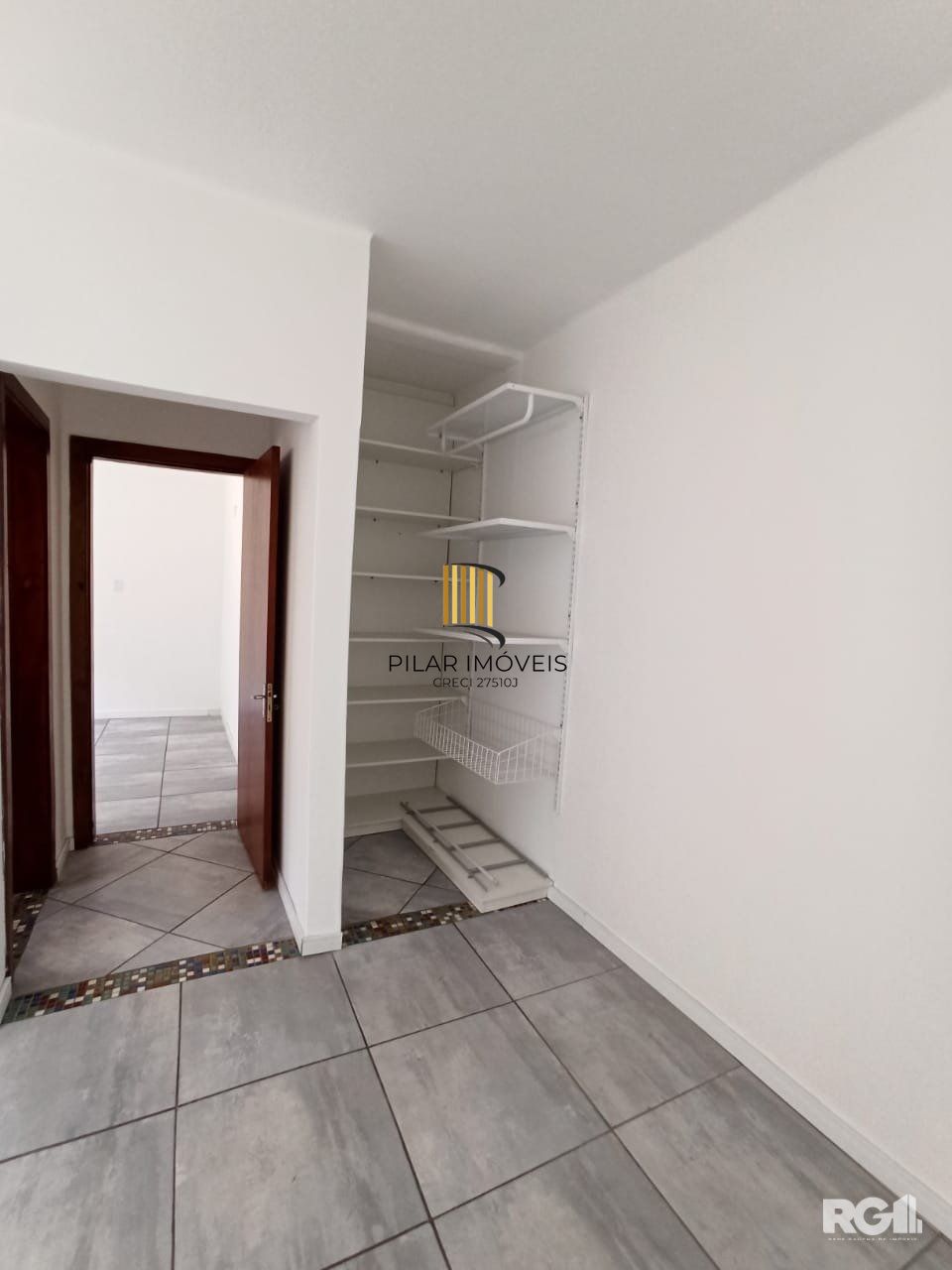 Ótimo apartamento à venda no bairro Menino Deus, em Porto Alegre.