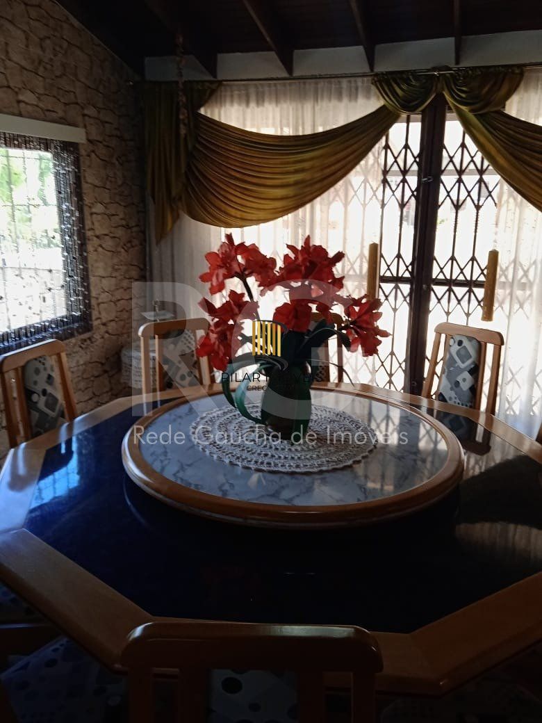 Casa para Venda - 750m², 6 dormitórios, sendo 3 suites, 4 vagas - Partenon