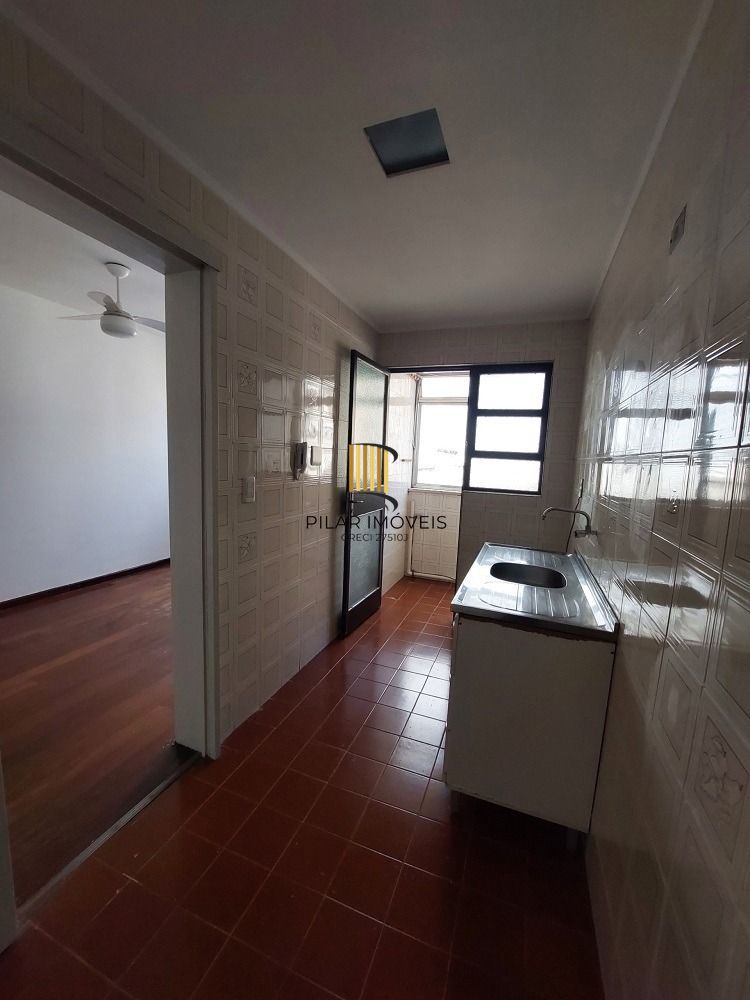 AMPLO APARTAMENTO 1 DORMITÓRIO COM VAGA COBERTA