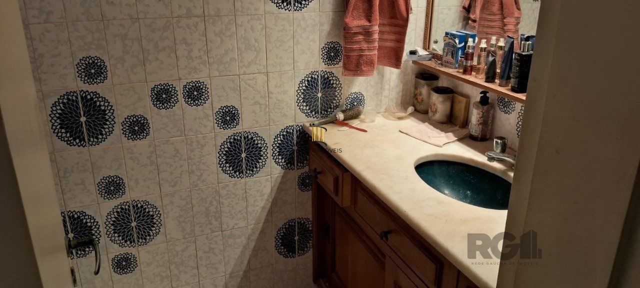 Apartamento de 152 m², com 3 dormitórios, 1 suíte e 2 vagas no bairro Bom Fim