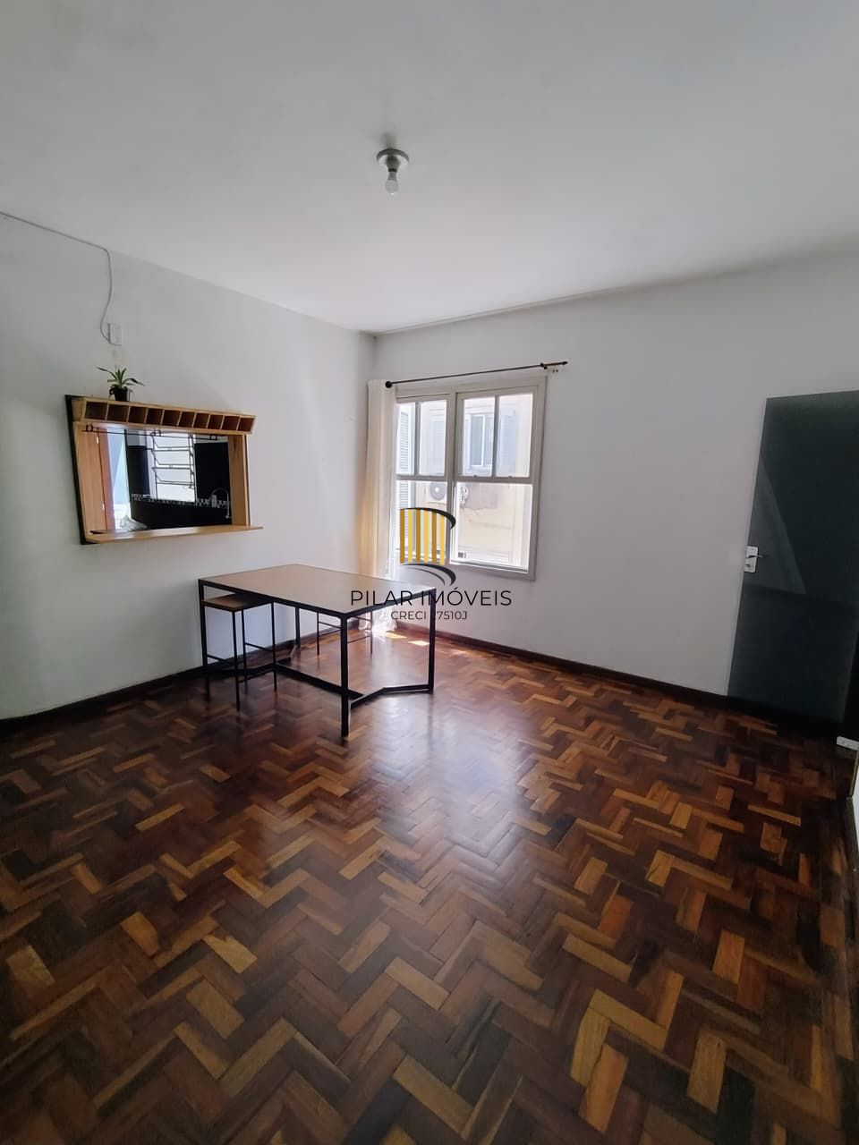 Ótimo apartamento desocupado de frente para a Redenção- Cidade Baixa