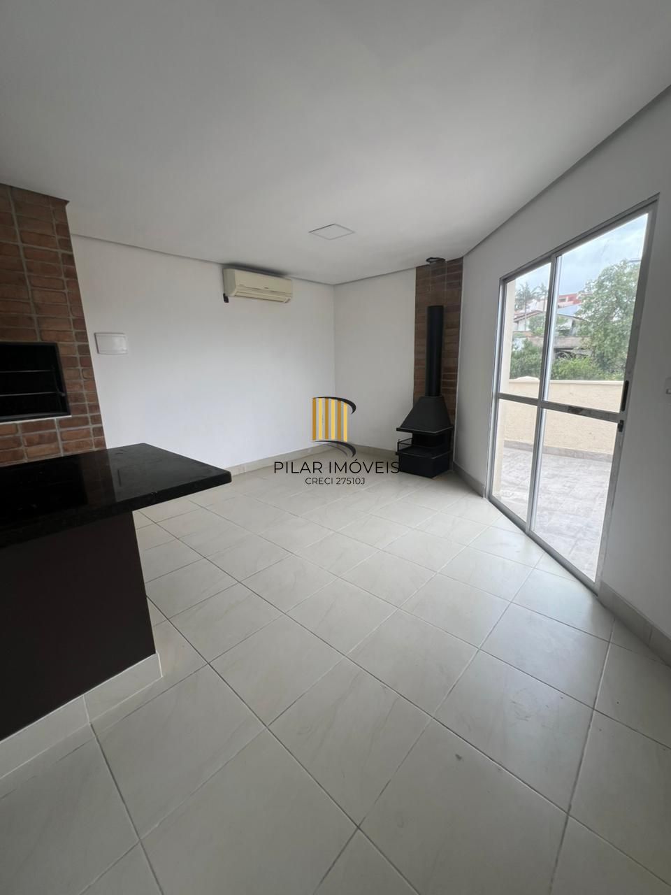 Cobertura reformada com terraço