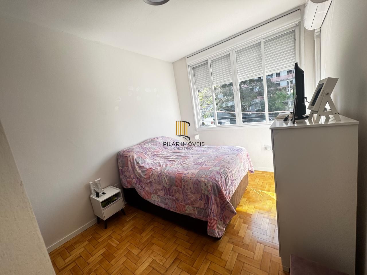 Apartamento de 2 Dormitórios totalmente reformado com churrasqueira
