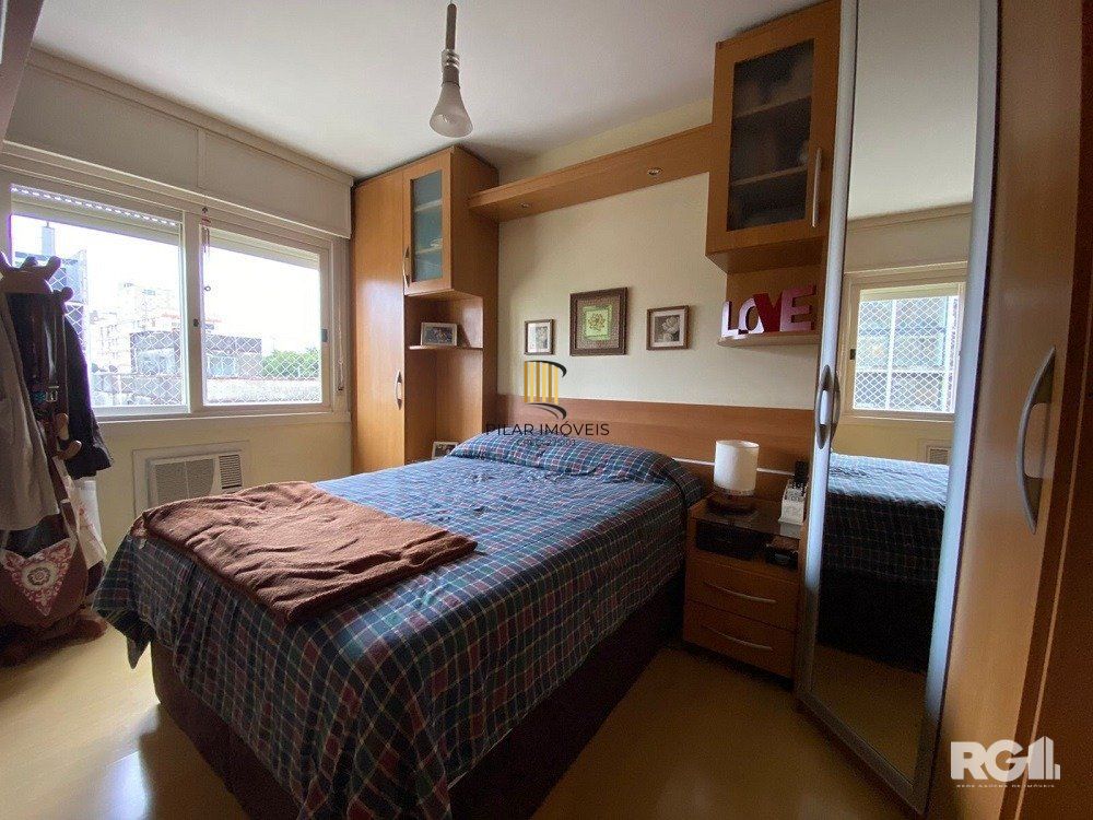 Apartamento 2 dormitórios com 2 vagas garagem na CIDADE BAIXA.