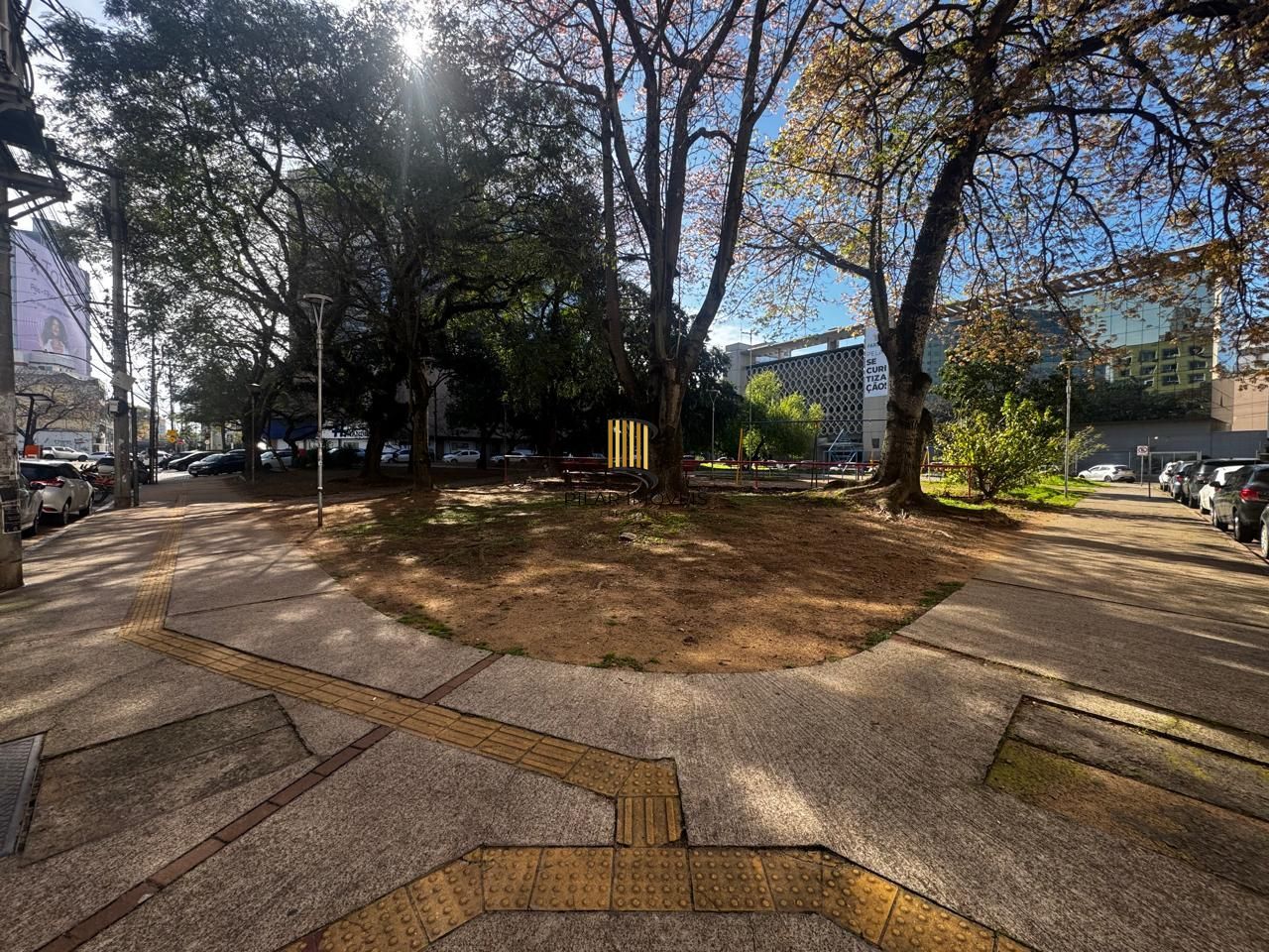 Apartamento de 3 dormitórios, banheiro social e lavabo na Cidade Baixa em Porto Alegre
