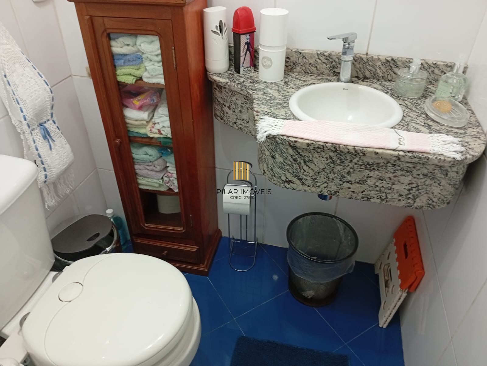 Casa com 5 quartos , 7 banheiros e pátio!