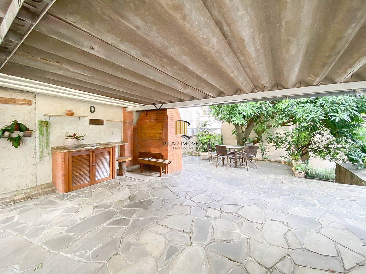 Duplex à venda no Rio Branco com 2 dormitórios, salão privativo e 2 vagas