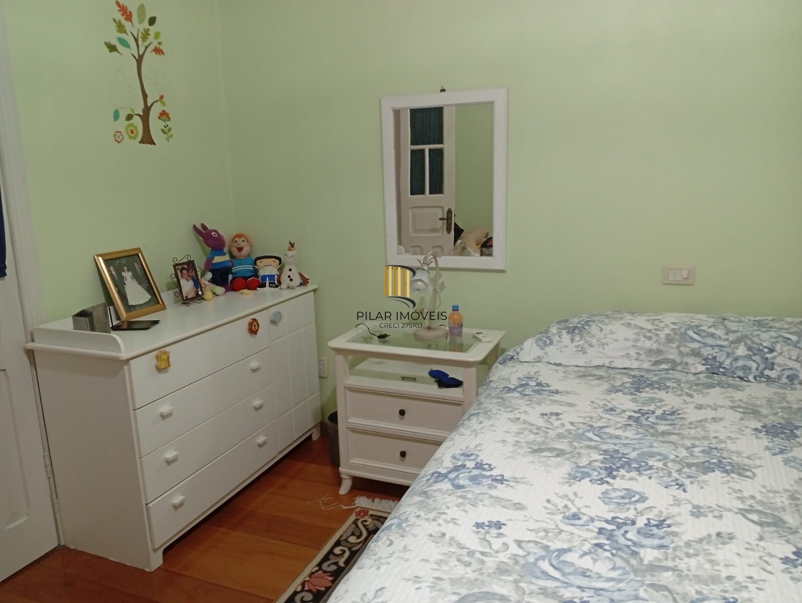 Casa com 5 quartos , 7 banheiros e pátio!