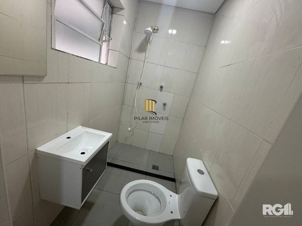 Apartamento GARDEN com dois pátios  privativos,  1 dormitório, sala, cozinha, 1 banheiro   na Av. Getúlio Vargas