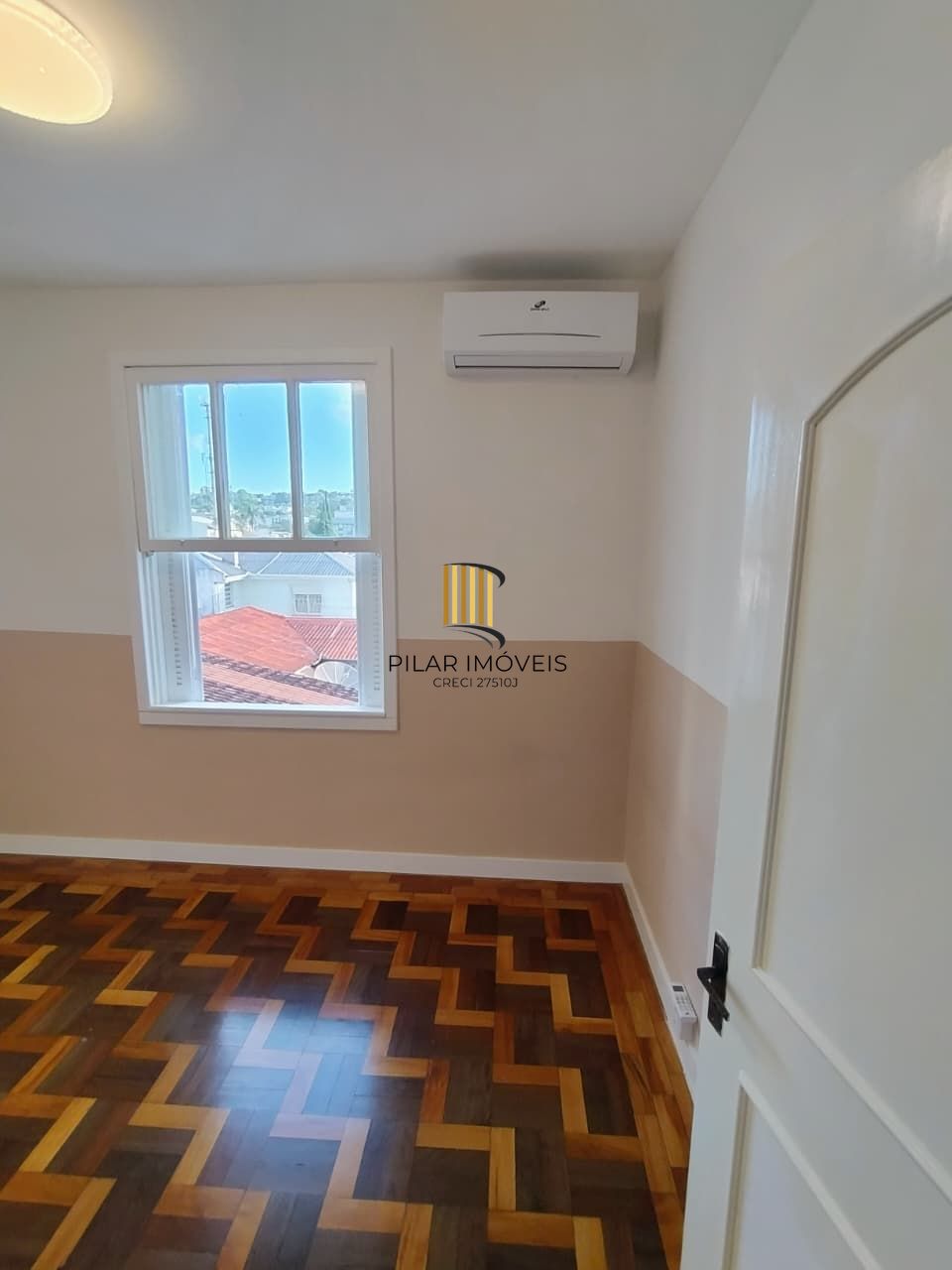 #Vende apartamento  desocupado com 2 quartos no Menino Deus#
