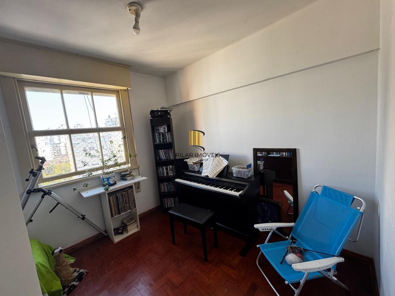 Apartamento de 2 dormitórios, fundos, andar alto.