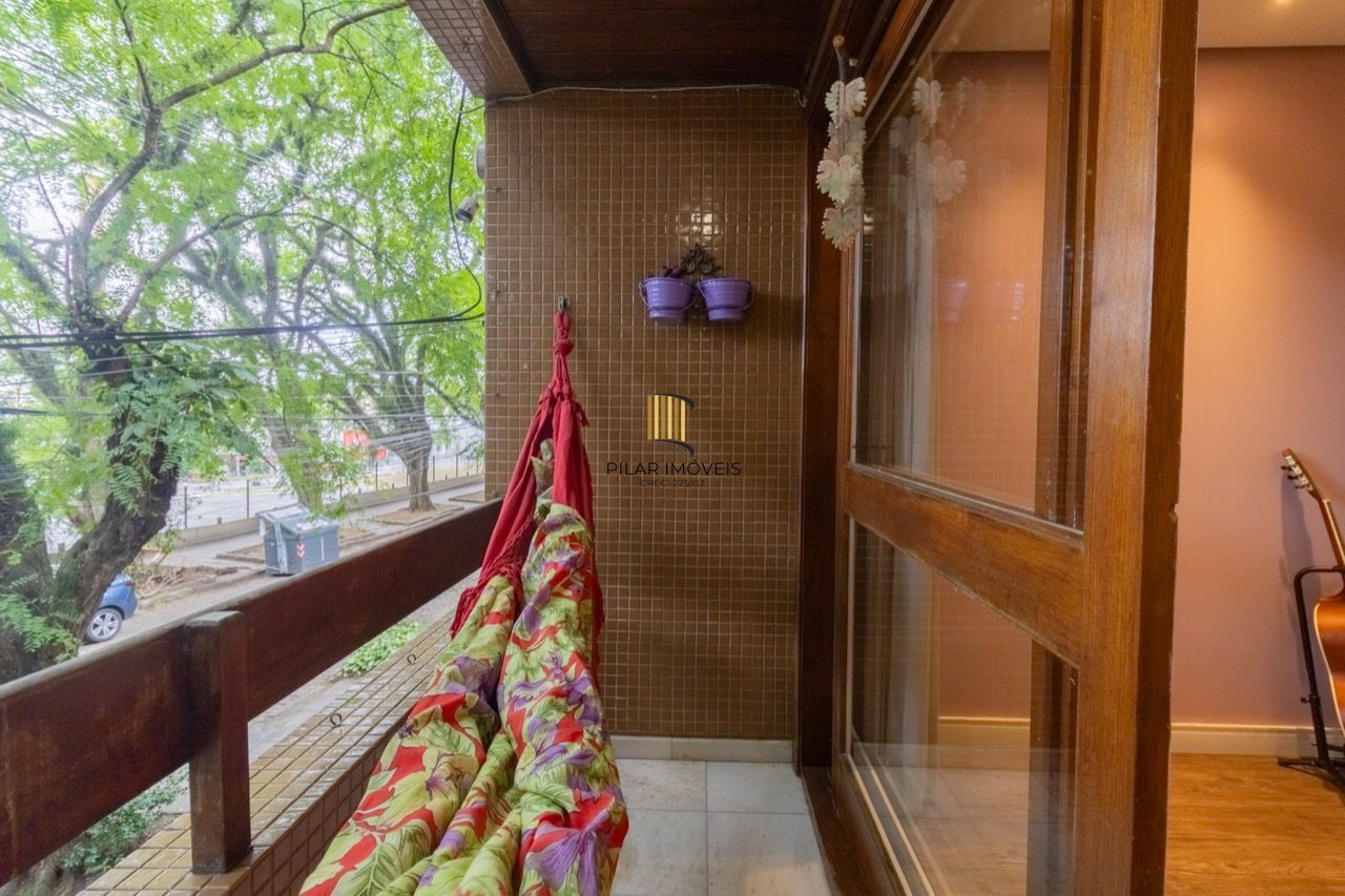 Apartamento 2 Dorm (1 Suíte) com 2 Banheiros, Vaga e Varanda – 87m² na Floresta