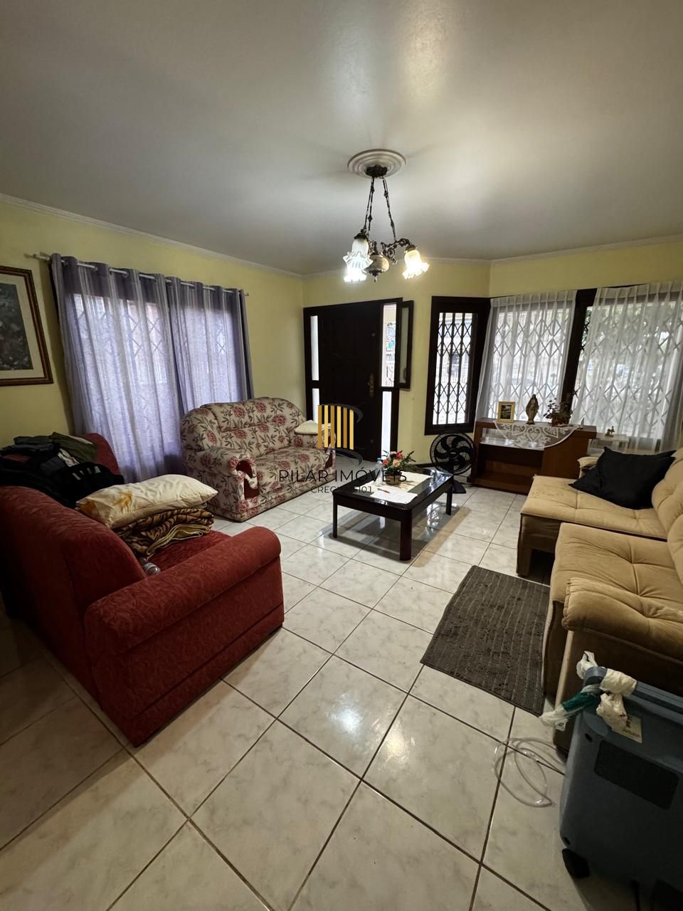 Casa residencial com 4 quartos, 3 banheiros e 1 suíte, localizada na rua Sete de Setembro