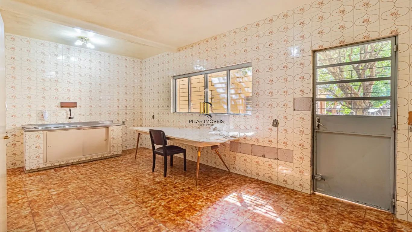 Prédio na Andre da Rocha com garagem