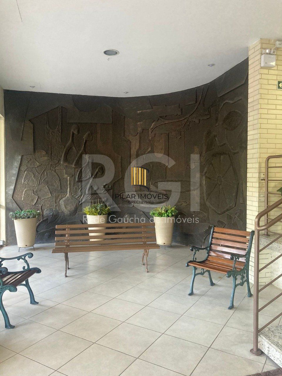 Ampla apartamento 3 dormitorios,living 2 ambientes na Cidade Baixa, com 2 garage