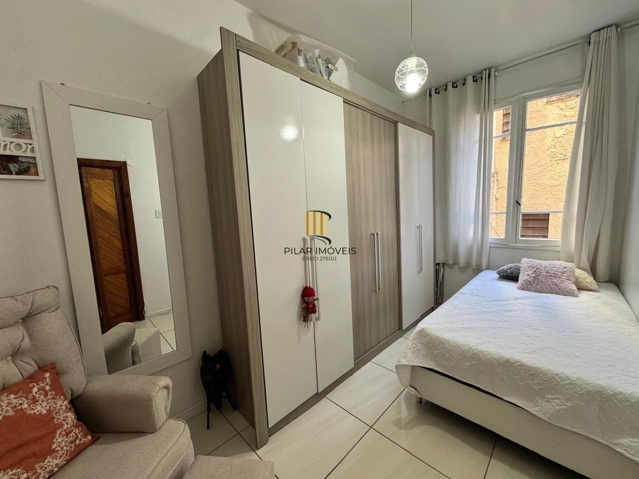 Apartamento de 2 dormitórios à venda no Centro Histórico de Porto Alegre – Amplo, ensolarado e bem localizado