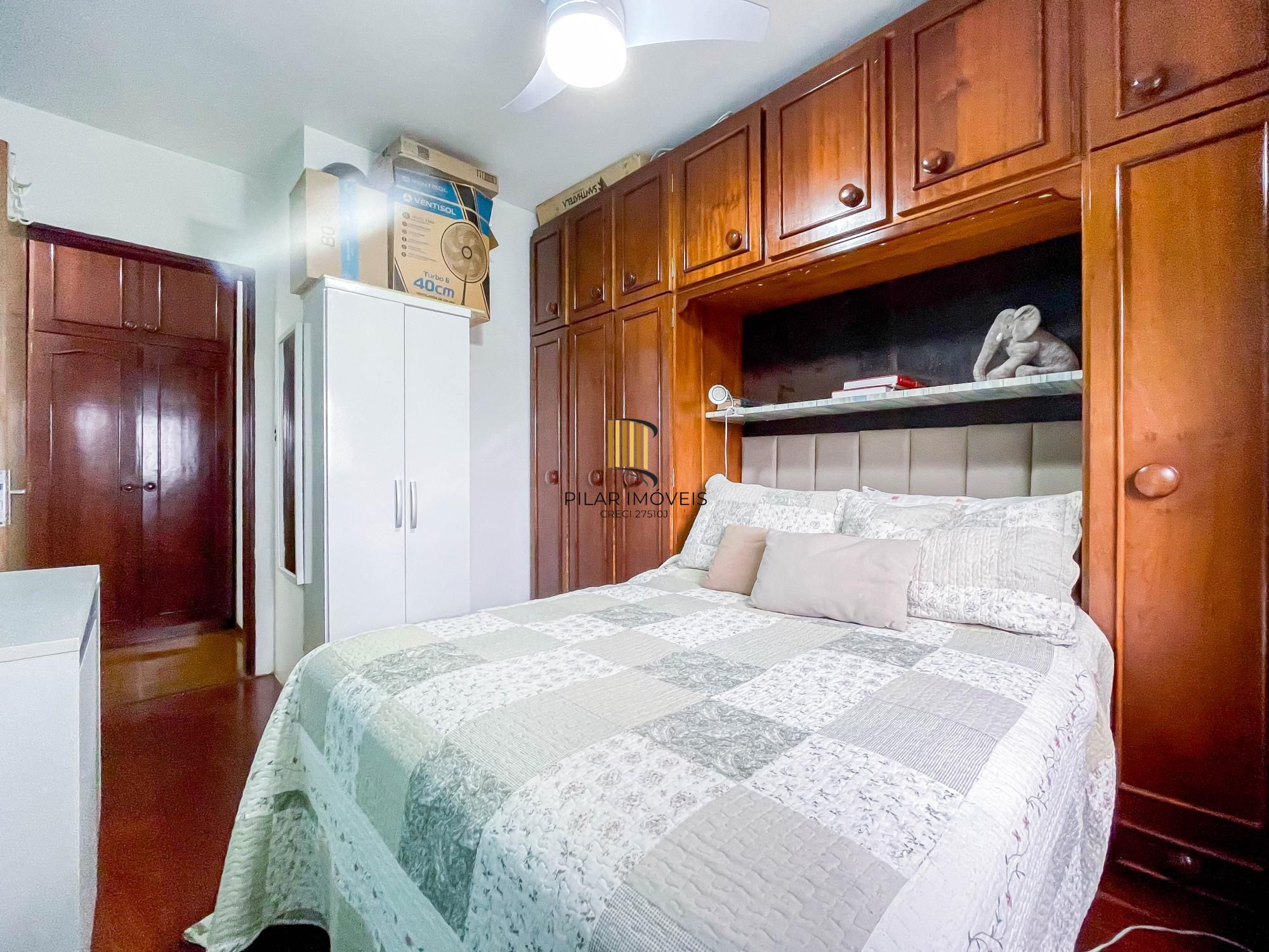 APARTAMENTO 1 DORMITÓRIO, SACADA, 1 VAGA - BAIRRO SÃO SEBASTIÃO