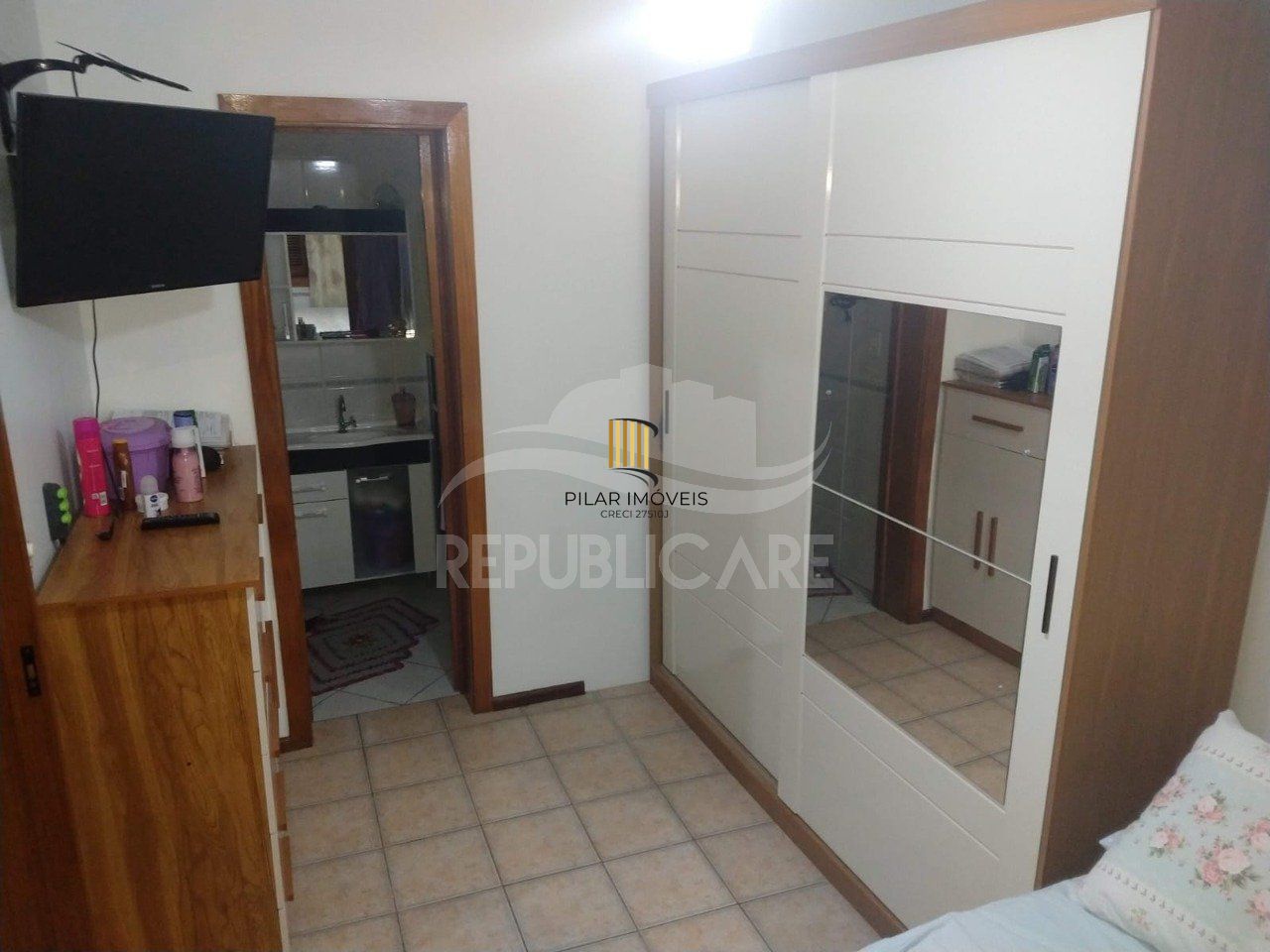 Apartamento de 1 dormitório com vaga de garagem escriturada na Rua Lopo Gonçalves.