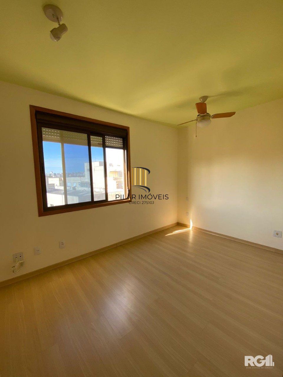 APARTAMENTO 2 DORMITÓRIOS COM VAGA DE GARAGEM COBERTA! CÓD.390235